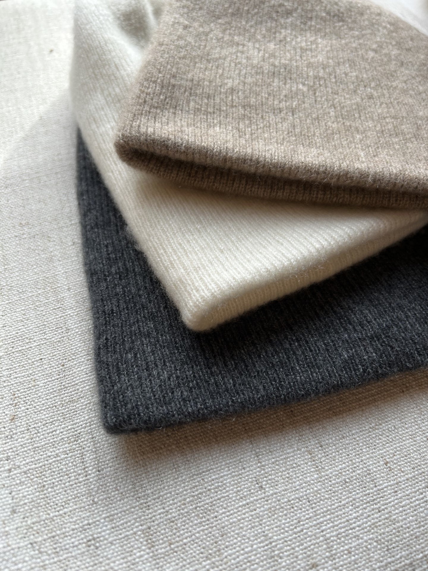 100% Cashmere Ribbed Knit Beanie